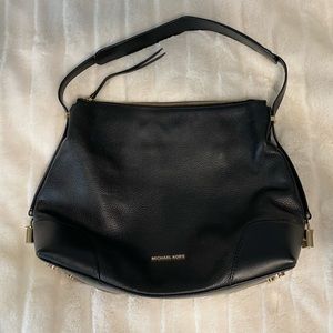 Perfect Fall Bag!!! Michael Kors (Black Leather)